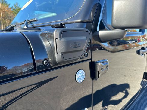 Used 2022 Jeep Wrangler Unlimited Sahara w/ Cold Weather Group image 24