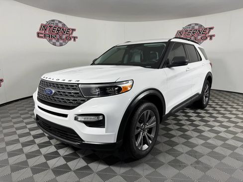 Used 2021 Ford Explorer XLT w/ Equipment Group 202A AWD/4WD image 3