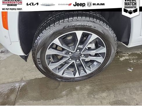 Used 2023 Jeep Grand Cherokee Overland AWD/4WD image 5