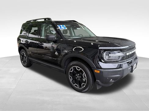 Used 2025 Ford Bronco Sport Outer Banks w/ Outer Banks Tech Package+ AWD/4WD image 3