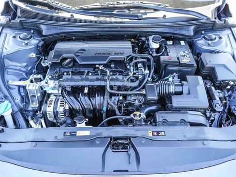 Certified 2025 Hyundai Elantra SEL FWD image 28