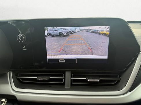 Used 2025 Chevrolet Trax LS w/ LS Convenience Package FWD image 20