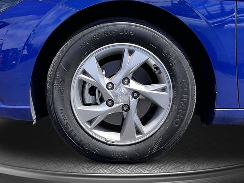 Used 2021 Hyundai Elantra SE FWD image 9