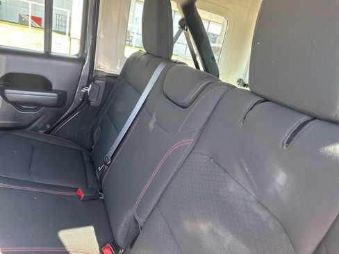 Used 2022 Jeep Wrangler Unlimited Rubicon w/ LED Lighting Group AWD/4WD image 29
