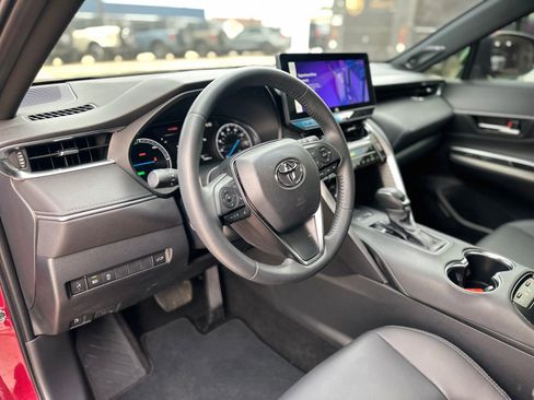 Used 2024 Toyota Venza image 14