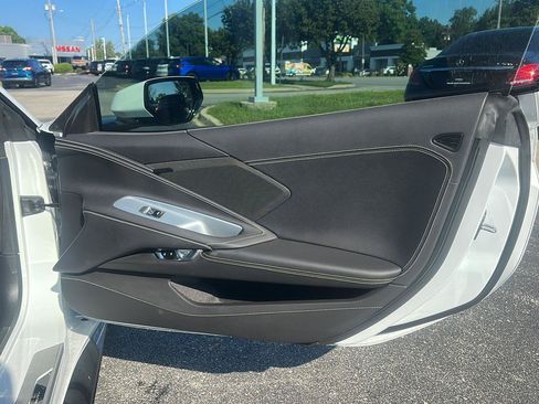 Used 2022 Chevrolet Corvette Stingray Coupe w/ Z51 Performance Package RWD image 8