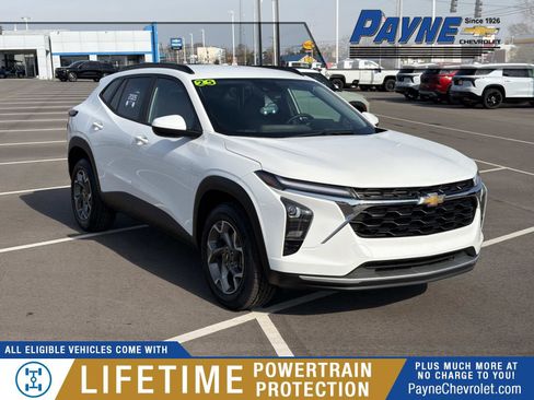 Certified 2025 Chevrolet Trax LT w/ LT Convenience Package image 1
