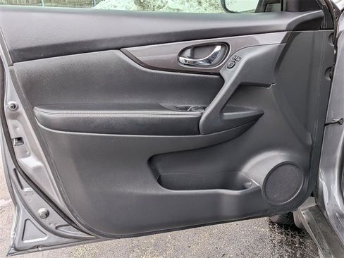 Used 2020 Nissan Rogue S w/ Special Edition Package image 9