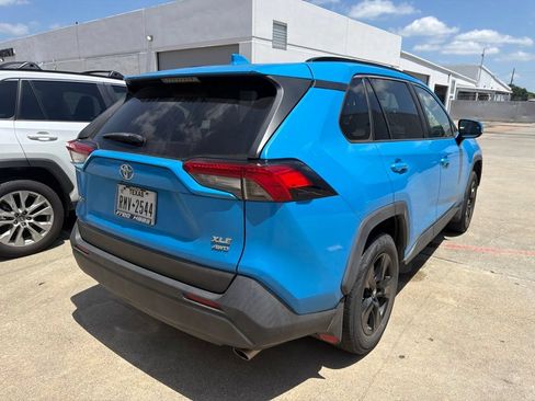 Used 2019 Toyota RAV4 XLE AWD/4WD image 4