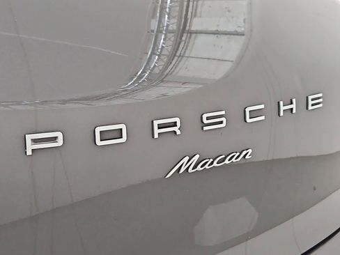 Used 2018 Porsche Macan AWD/4WD image 12