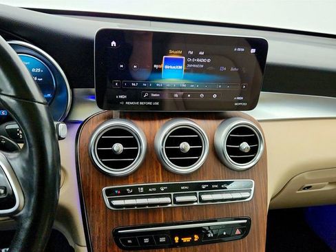 Used 2022 Mercedes-Benz GLC 300 4MATIC w/ Premium Package Lite image 17