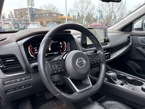 Used 2021 Nissan Rogue Platinum image 7