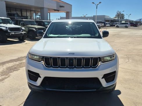 Used 2023 Jeep Grand Cherokee Laredo X image 2