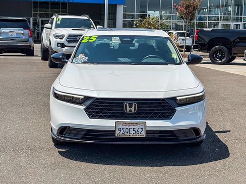 Used 2025 Honda Accord SE image 6