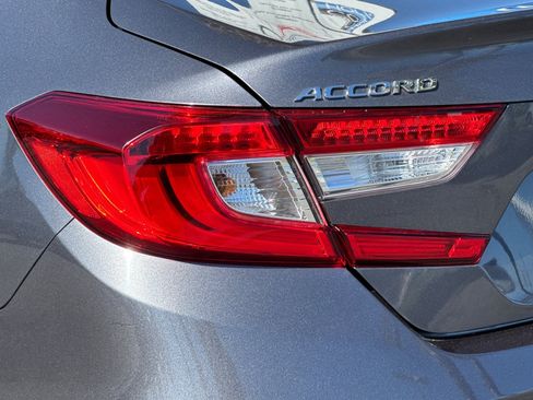 Used 2018 Honda Accord EX image 27