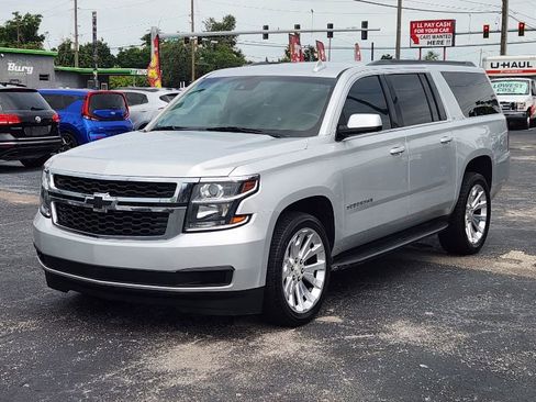 Used 2018 Chevrolet Suburban LT RWD image 2