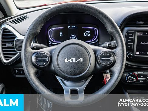 Used 2025 Kia Soul LX w/ LX Technology Package FWD image 32