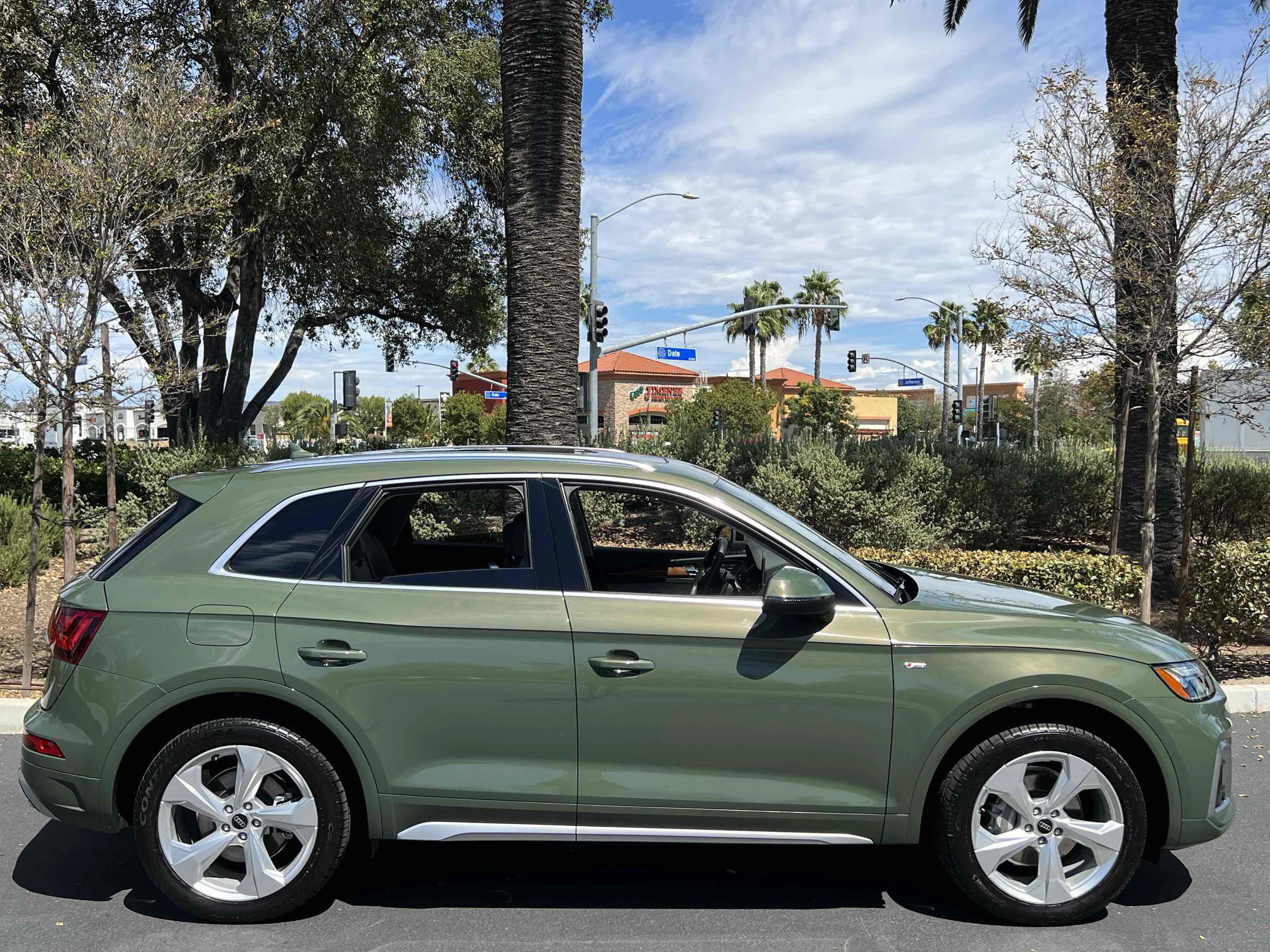 Used 2023 Audi Q5 2.0T Premium Plus w/ Premium Plus Package AWD/4WD image 19