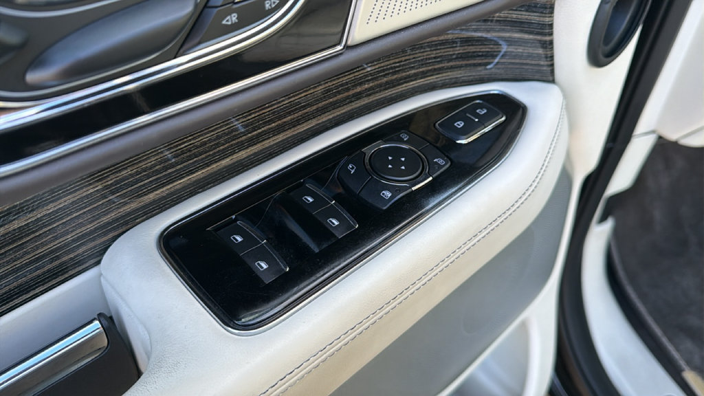 Used 2022 Lincoln Navigator Black Label AWD/4WD image 13