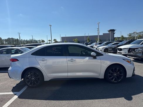 Used 2024 Toyota Corolla SE image 2