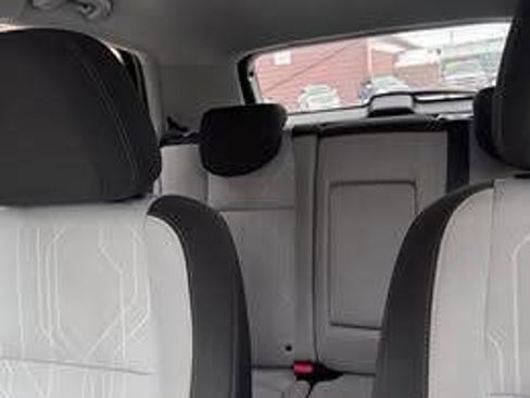 Used 2018 Chevrolet Trax LT FWD image 4