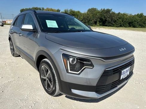 Used 2025 Kia Niro LX FWD image 6