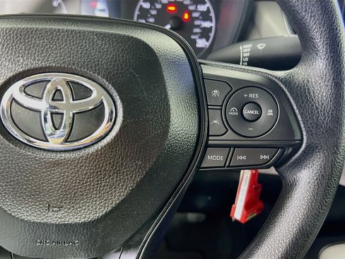 Used 2025 Toyota Corolla LE FWD image 18