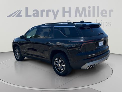 Used 2024 Chevrolet Traverse LT FWD image 3