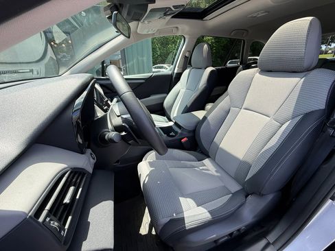Used 2025 Subaru Outback Premium AWD/4WD image 12