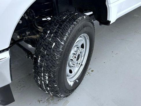 Used 2025 Ford F250 XL w/ XL Chrome Package image 19