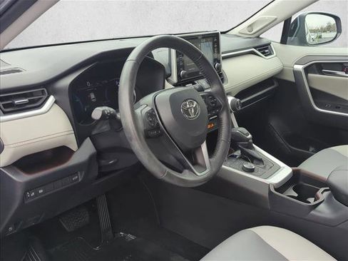 Used 2020 Toyota RAV4 Limited image 9
