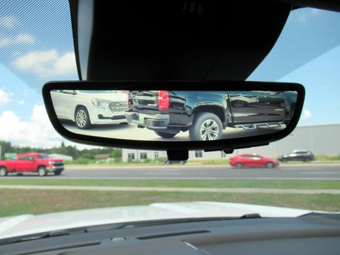 Used 2025 GMC Yukon XL Elevation w/ Elevation Premium Package AWD/4WD image 31