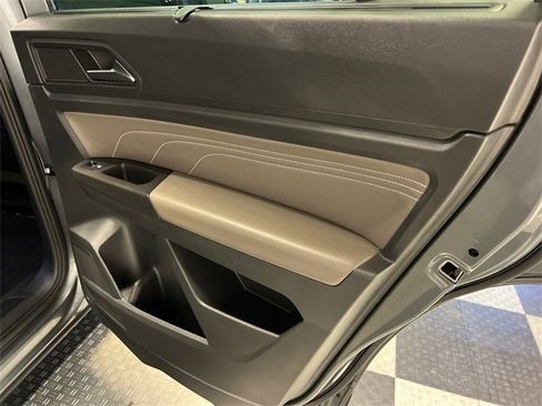 Certified 2022 Volkswagen Atlas SE image 13