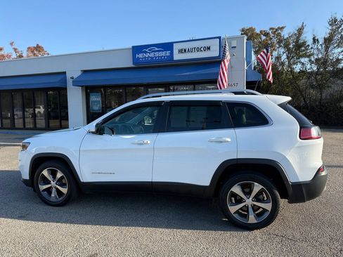 Used 2019 Jeep Cherokee Limited FWD image 20