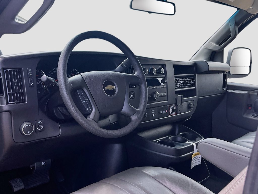 Used 2025 Chevrolet Express 3500 Extended w/ Driver Convenience Package RWD image 9