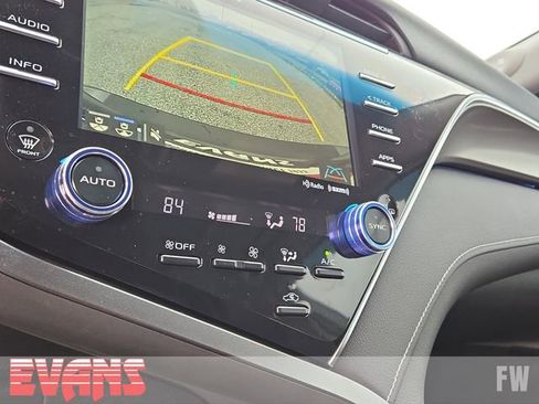 Used 2018 Toyota Camry XSE FWD image 10