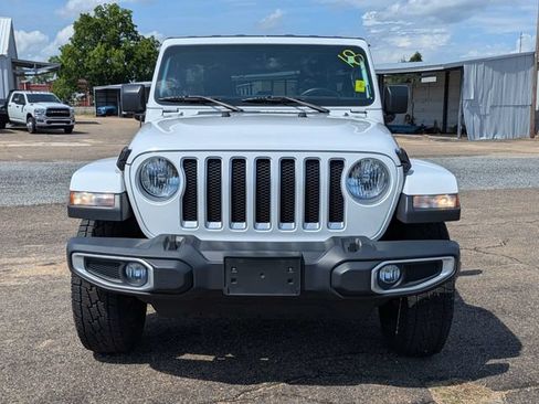 Used 2019 Jeep Wrangler Unlimited Sahara AWD/4WD image 9
