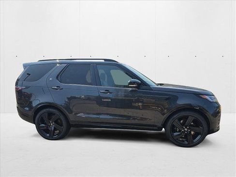 New 2024 Land Rover Discovery Metropolitan Edition image 3