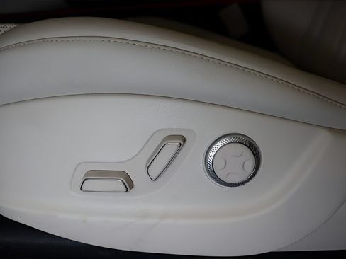 Certified 2025 Genesis GV80 2.5T Standard AWD/4WD image 9
