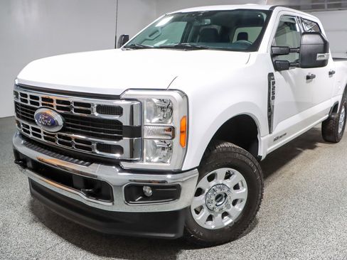 Used 2023 Ford F250 XLT w/ FX4 Off-Road Package AWD/4WD image 32