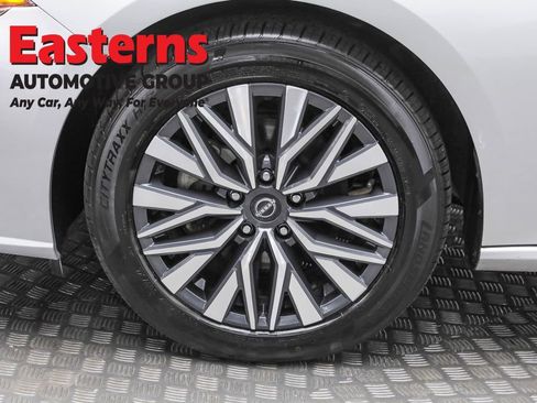 Used 2024 Nissan Altima 2.5 SV image 32