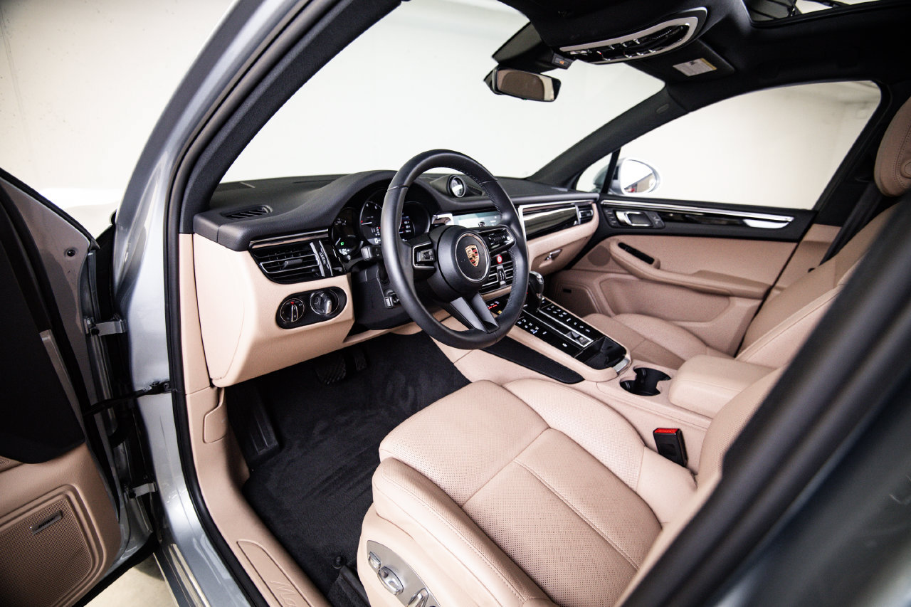 Certified 2026 Porsche Macan AWD/4WD image 4