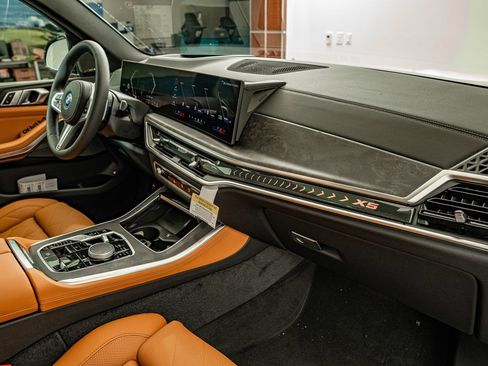 New 2026 BMW X5 xDrive50e w/ M Sport Package image 38