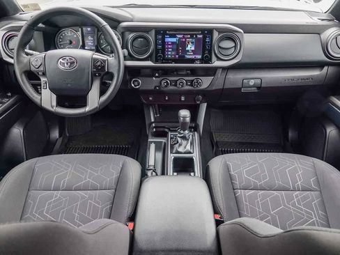 Used 2017 Toyota Tacoma TRD Off-Road w/ Tow Package image 11