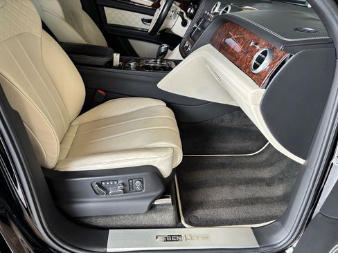 Used 2018 Bentley Bentayga Mulliner image 20