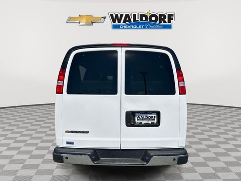 Used 2025 Chevrolet Express 3500 LT w/ LT Preferred Equipment Group RWD image 5