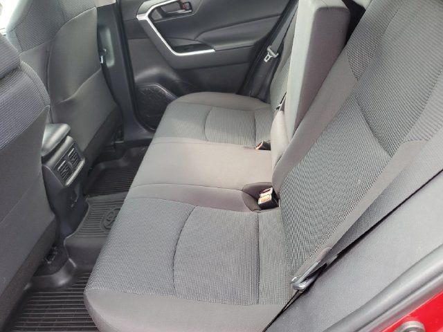 Used 2023 Toyota RAV4 LE AWD/4WD image 13