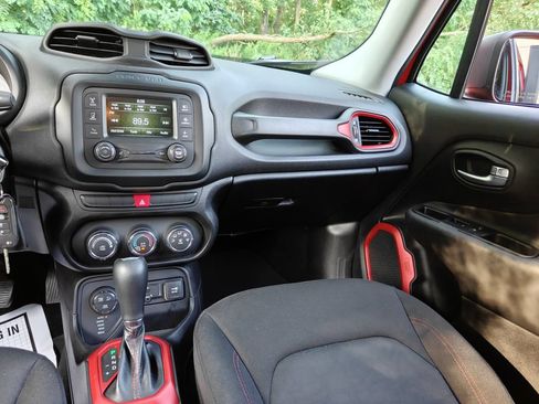 Used 2015 Jeep Renegade Trailhawk AWD/4WD image 16