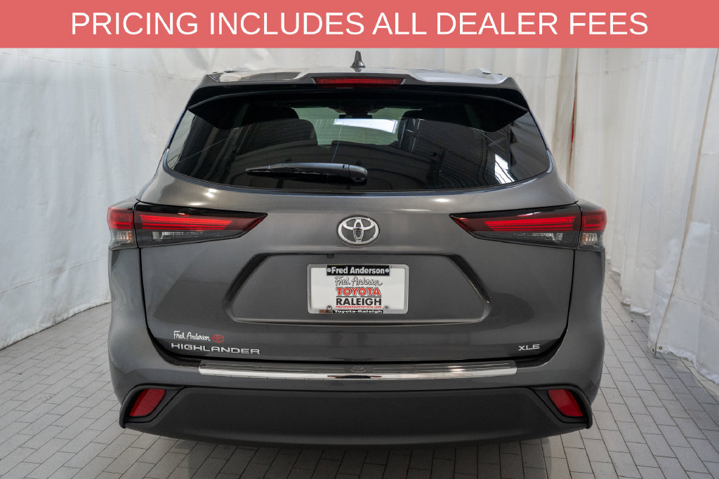 Used 2024 Toyota Highlander XLE FWD image 4