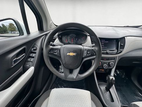 Used 2022 Chevrolet Trax LS w/ Tint and Cruise Package image 12